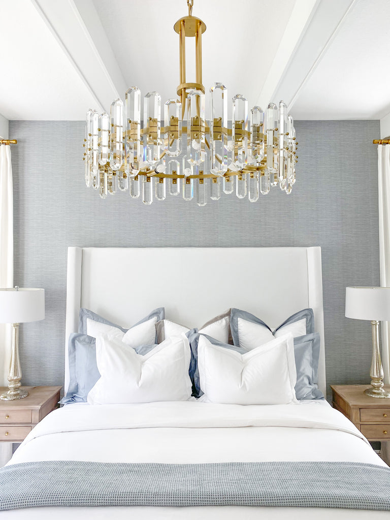 Crystorama Crystorama Bolton 12 Light Aged Brass Chandelier